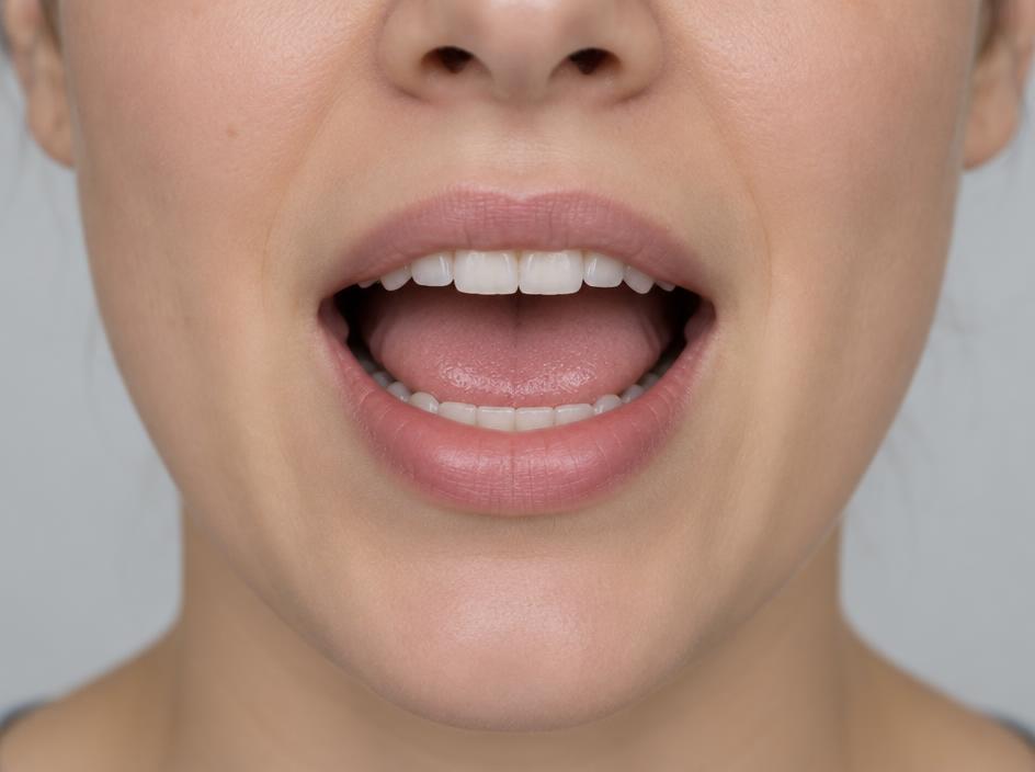 Real mouth position for e, with the tongue at mid height