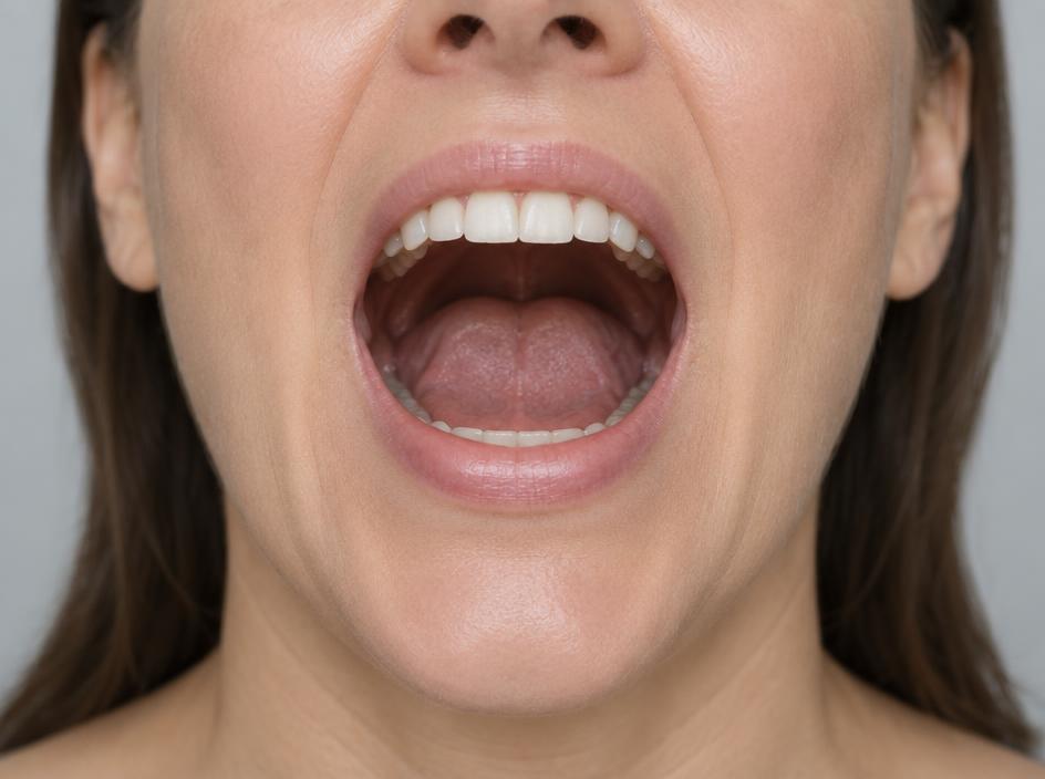 Real mouth position for ar, with the tongue drawn back