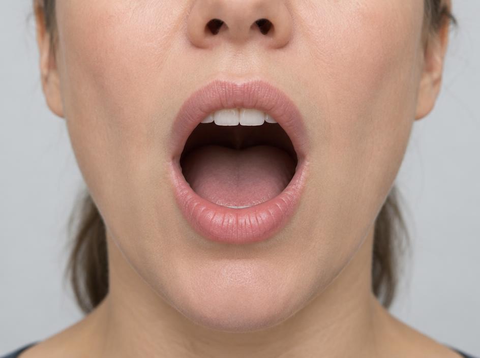 Real mouth position for aw, with the tongue resting low